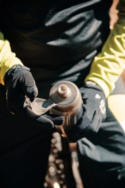 Fidlock Twist Single Bottle 590 Ersatz-Trinkflasche Transparent Schwarz -Sportfahrrad fidlock single bottle 590 ml lifestyle 3